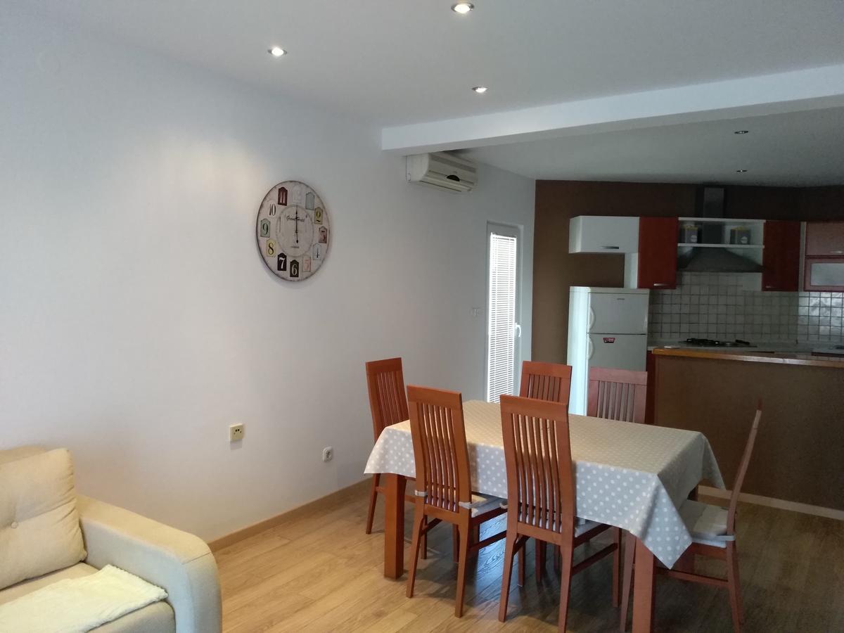 ביוגראד נה מורו Apartments Davor מראה חיצוני תמונה